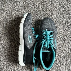 Skechers tennis shoe 6.5 US